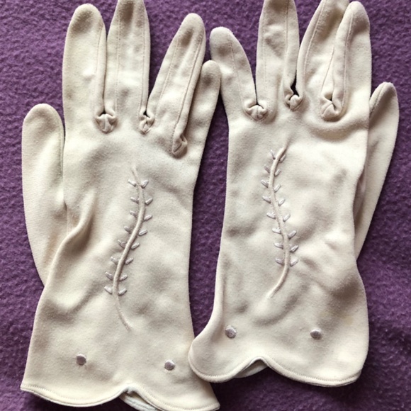 Vintage Cream Evening Gloves for Women - Picture 2 of 8